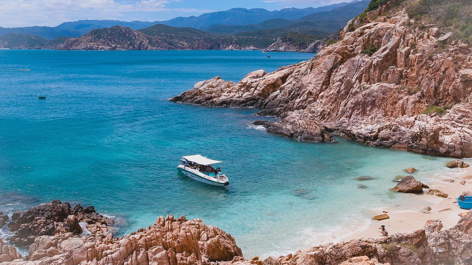 Tour cano Vĩnh Hy 1 ngày