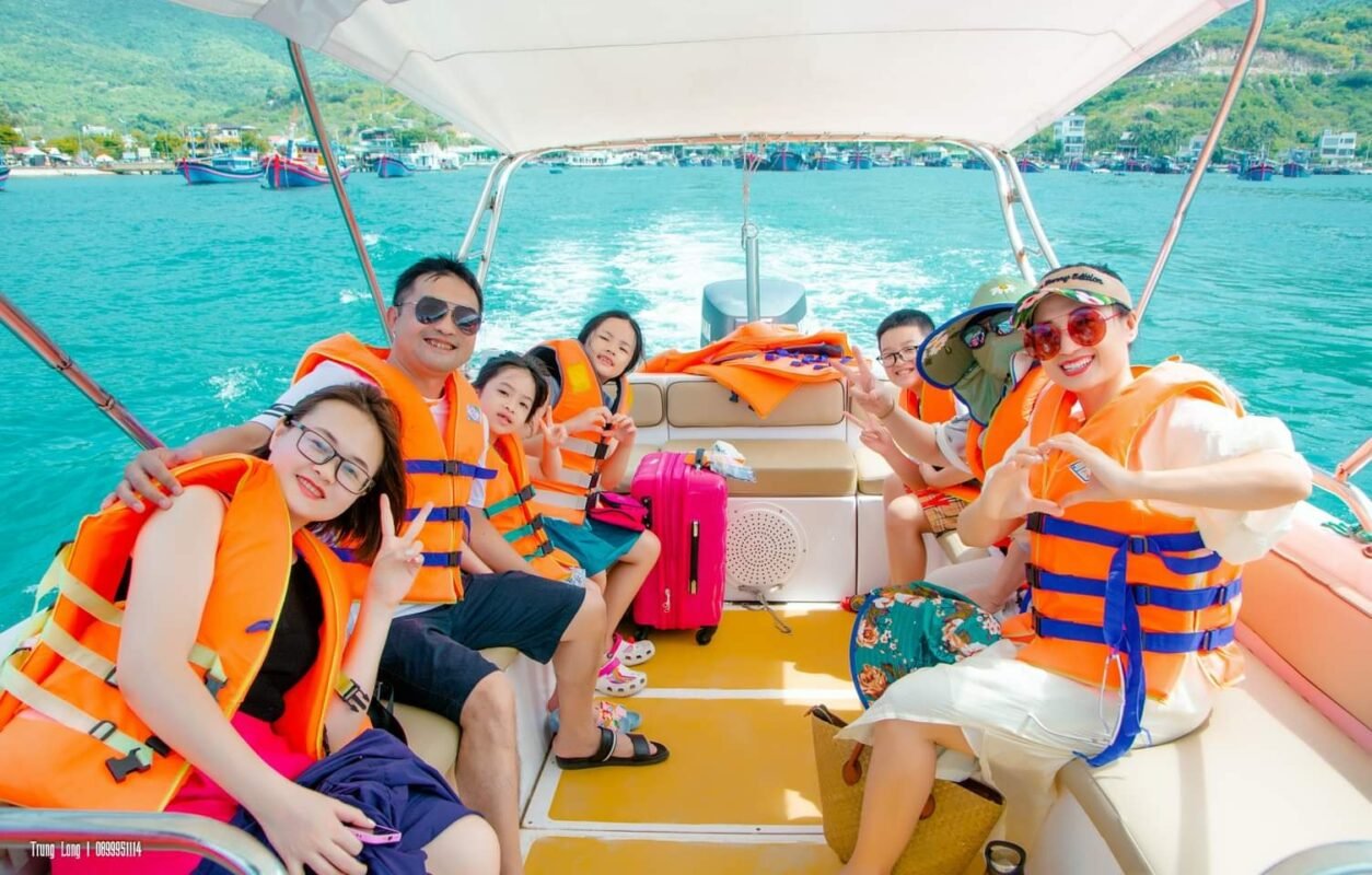 Tour cano Vĩnh Hy 1 ngày