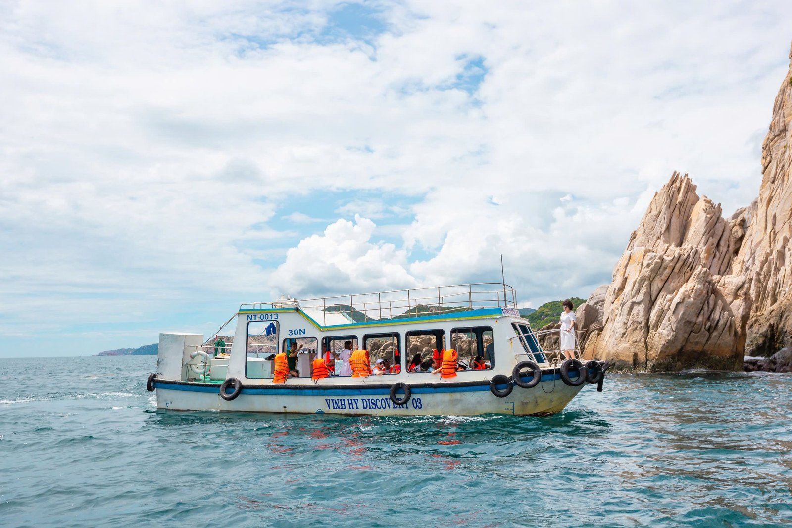 Tàu đáy kính ngắm san hô Vĩnh hy 1 ngày